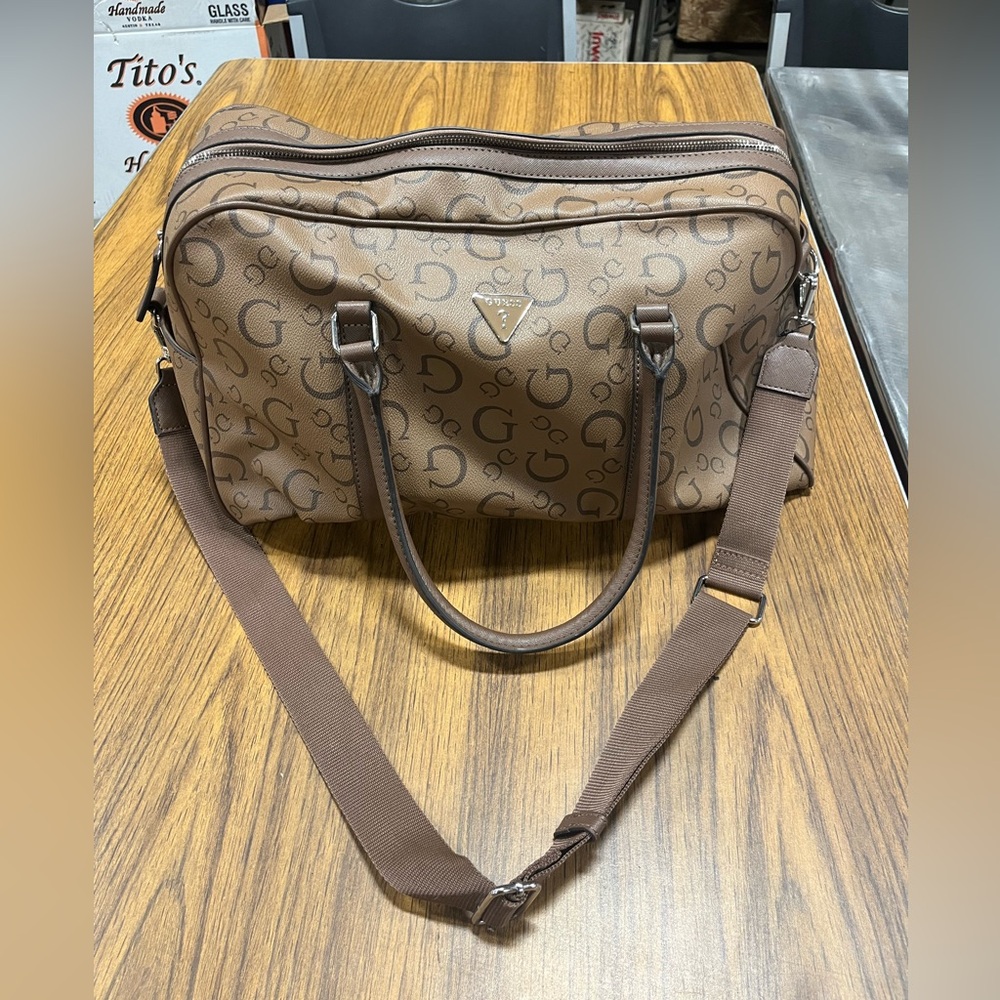guess duffle bag